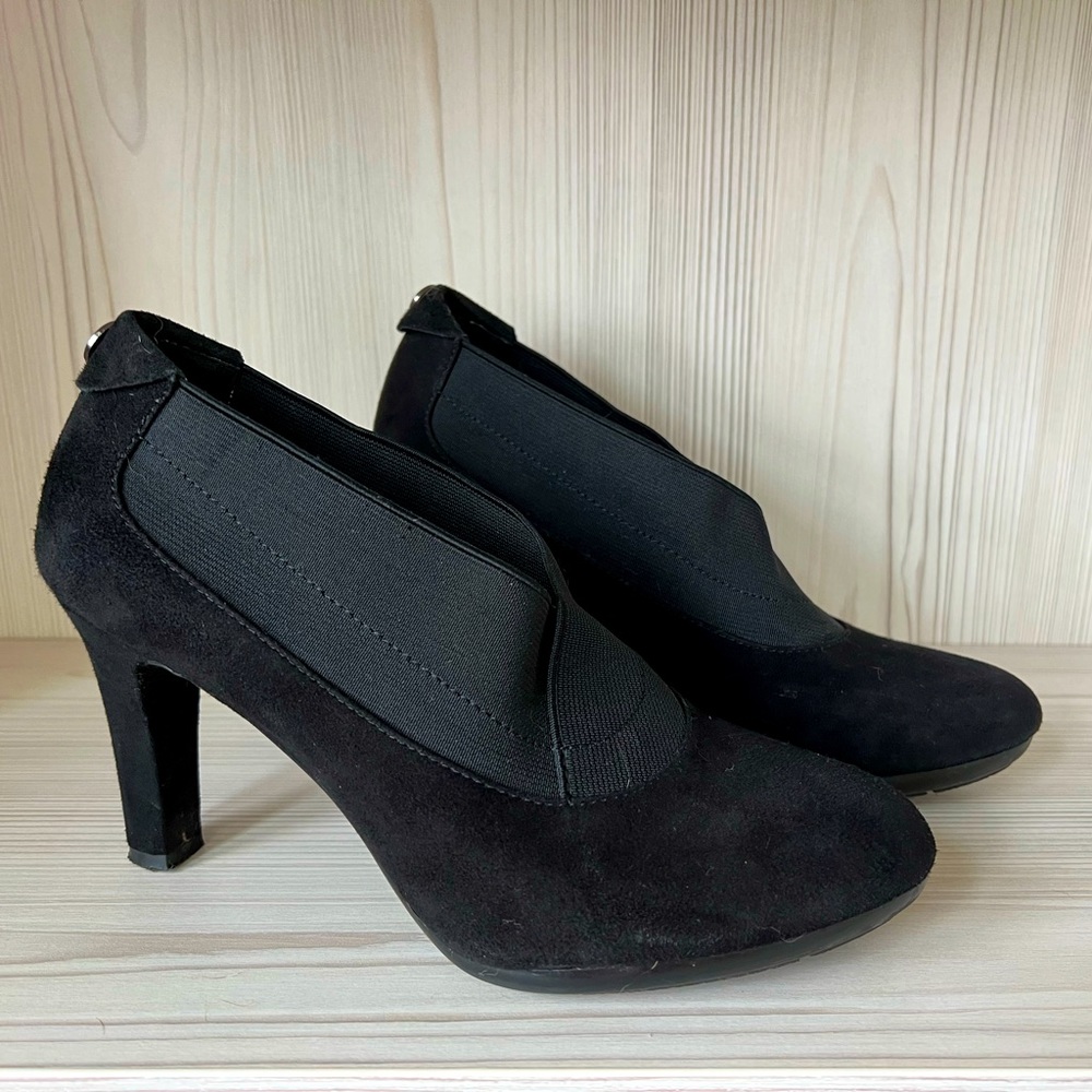 Size 7.5 Anne Klein Black Suede Bootie